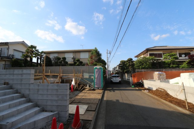 【BEST GARDEN】小平市鈴木町１丁目の外観|2階にリビングを設置することで道路や外からの視線が届きにくい、プライバシー性の高いリビングでゆっくりと寛ぐことができます。