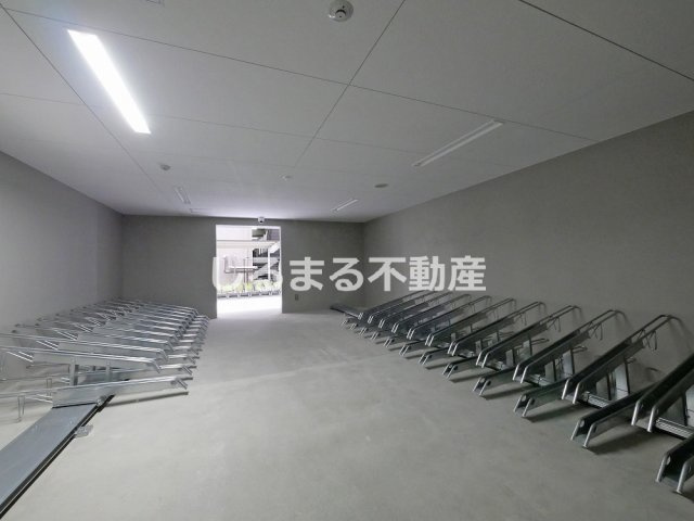 コンフォリア・リヴ淡路町一丁目のロビー
