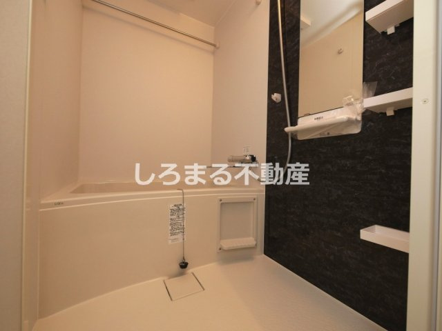 コンフォリア・リヴ淡路町一丁目の浴室