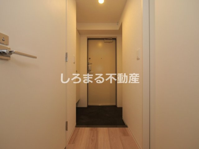 コンフォリア・リヴ淡路町一丁目の玄関
