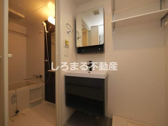 コンフォリア・リヴ淡路町一丁目の洗面所
