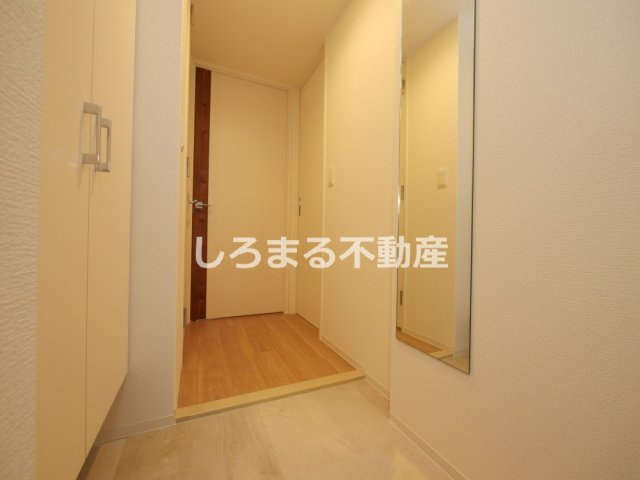 コンフォリア・リヴ淡路町一丁目の玄関