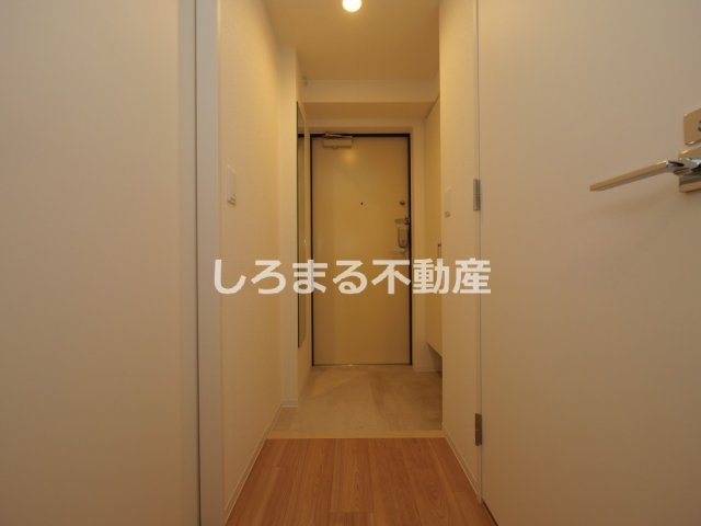 コンフォリア・リヴ淡路町一丁目の玄関