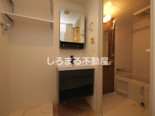 コンフォリア・リヴ淡路町一丁目の洗面所