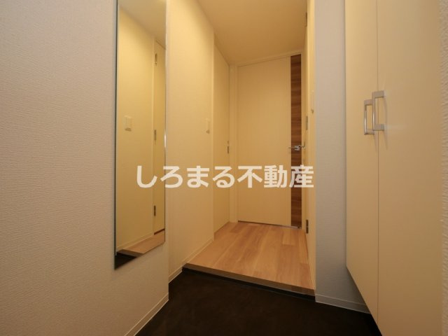コンフォリア・リヴ淡路町一丁目の玄関