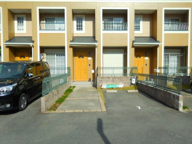 高槻市大塚町２丁目のタウンのエントランス