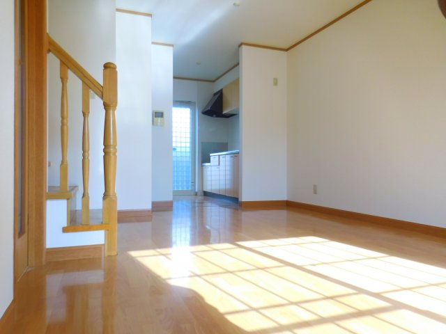 高槻市大塚町２丁目のタウンの居間・リビング