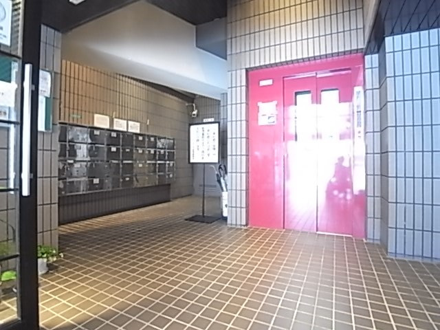 グランドメゾン中山手のエントランス