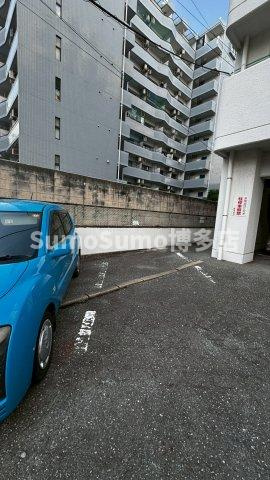 白亜館の駐車場