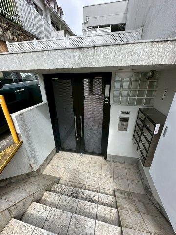 セレブ岡本のエントランス