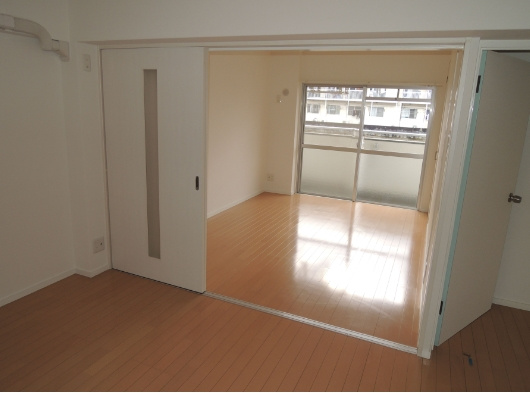 【居間・リビング】 | サンコーポタカキ | ※同マンション別室の参考写真です