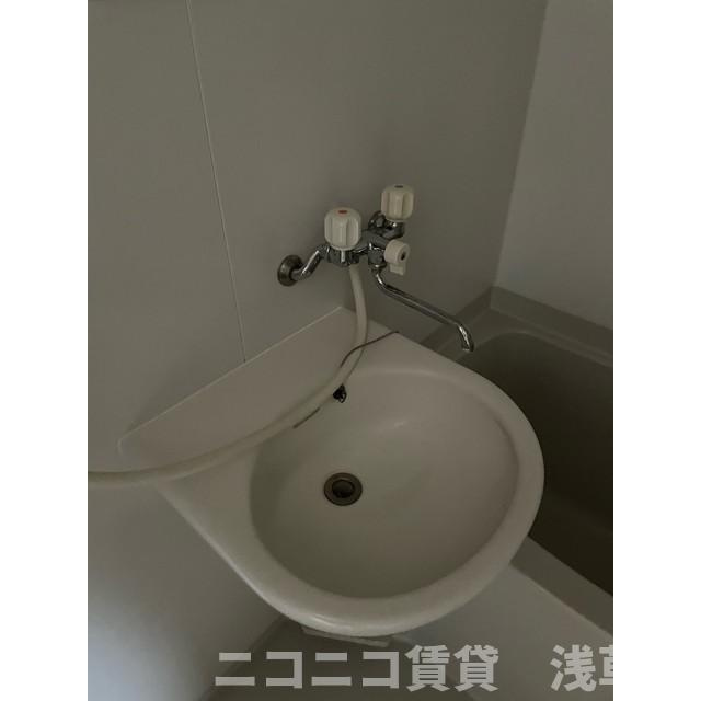 ロイヤルガーデン妻恋坂の洗面所|別号室イメージの為、現状を優先致します。