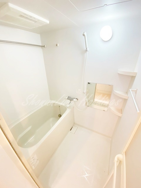 茅ヶ崎市小和田３丁目のアパートの浴室