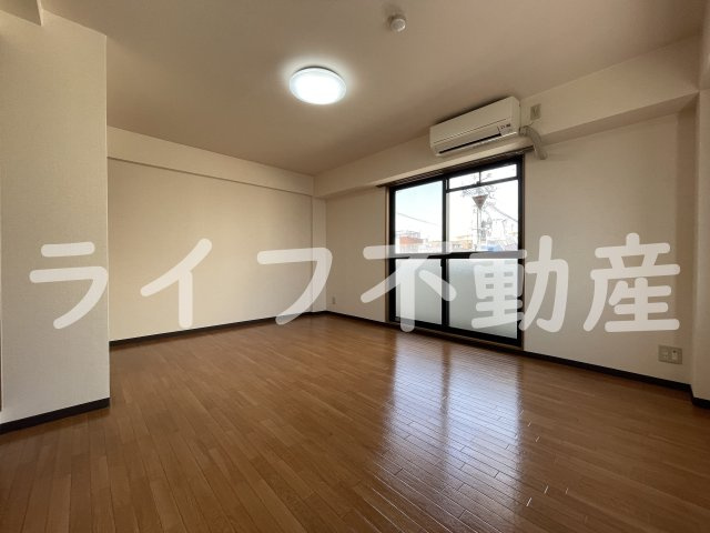 シャトルウエストの居間・リビング|こちらのリビングで趣味の時間をお楽しみください