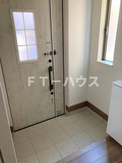 Ｓｕｍａｉ－ｔｏ市川市北方町０２の玄関