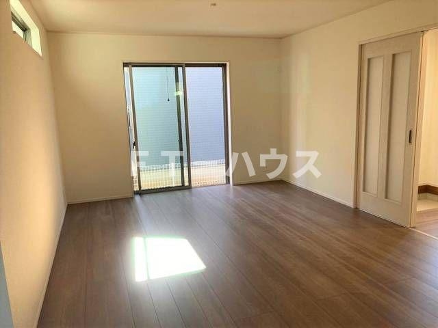 Ｓｕｍａｉ－ｔｏ市川市北方町０２の居間・リビング