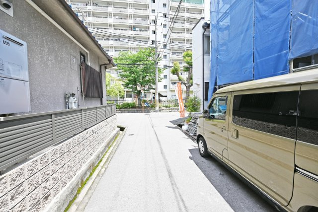 マドレコート常光寺1丁目新築一戸建て｜4LDK＋駐車1台可の前面道路含む現地写真|西側公道前面道路、幅員約4ｍ