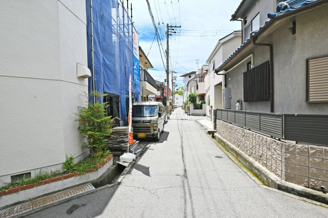マドレコート常光寺1丁目新築一戸建て｜4LDK＋駐車1台可の前面道路含む現地写真|西側公道前面道路、幅員約4ｍ