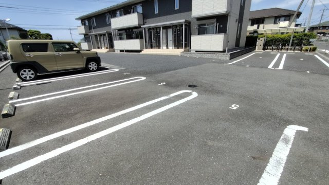 アルヴェアーレⅡの駐車場