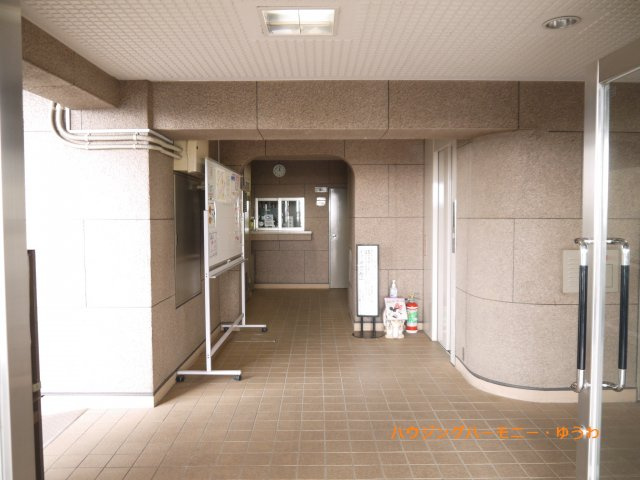 【その他共用部分】 | 志村サンハイツ | 清潔感と歓迎感があるエントランスホールとなります。