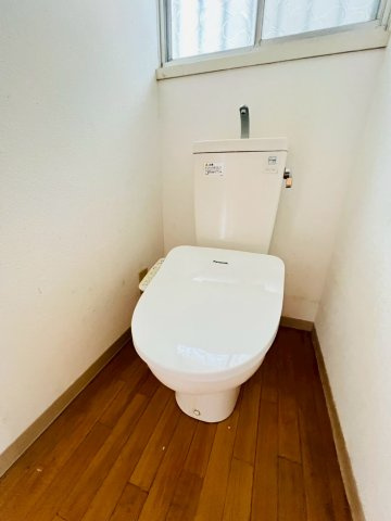本多聞2丁目戸建のトイレ