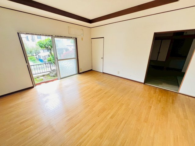 本多聞2丁目戸建の居間・リビング