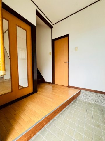 本多聞2丁目戸建の玄関