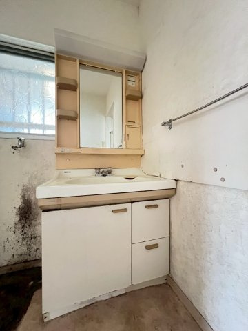 本多聞2丁目戸建の洗面所