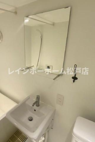 足立区中川１丁目のアパートの洗面所|スペースが確保できる洗面所です