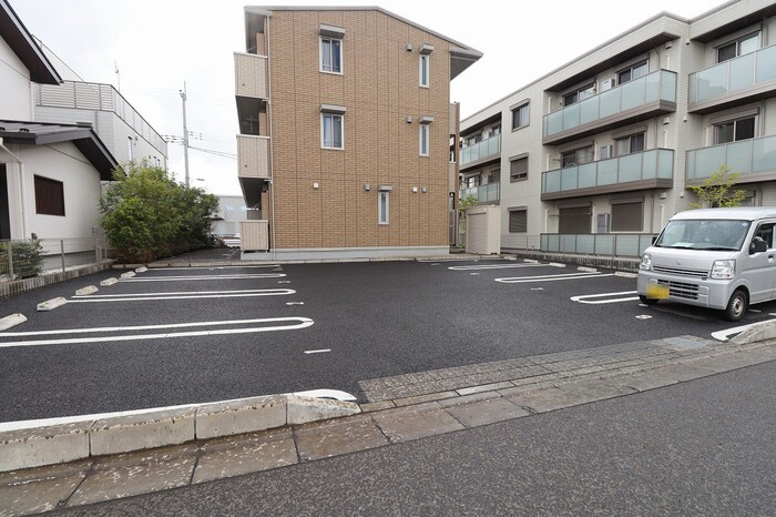 ルミエールの駐車場