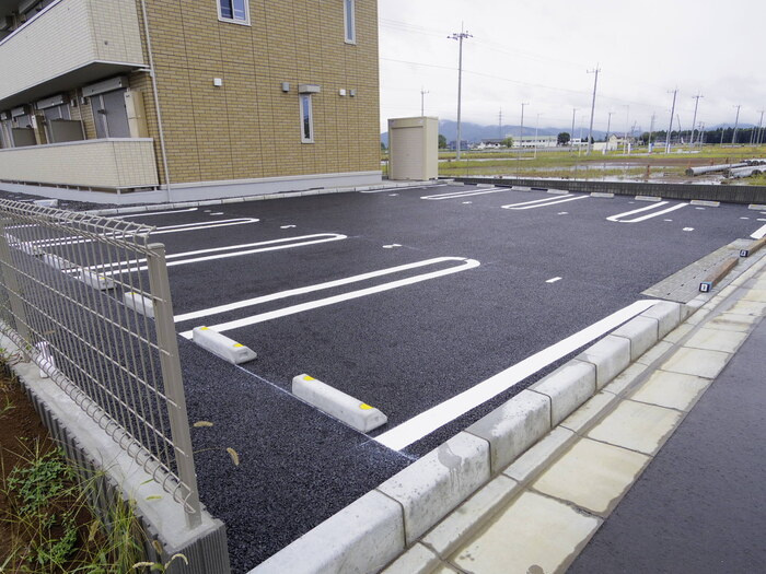 ルミエールの駐車場