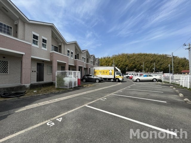 サージュ・ヴィラの駐車場