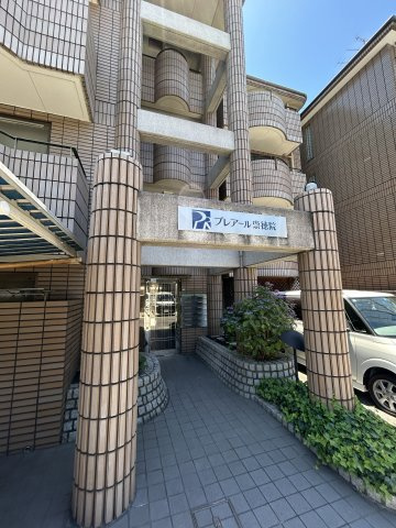 プレアール崇徳院のエントランス