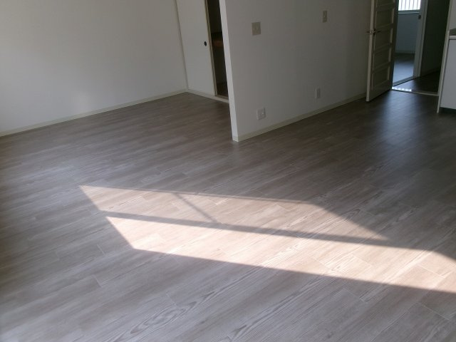 ウィンズ壱番館の居間・リビング