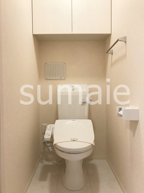 コリーヌヴェール上小のトイレ|収納付トイレです。