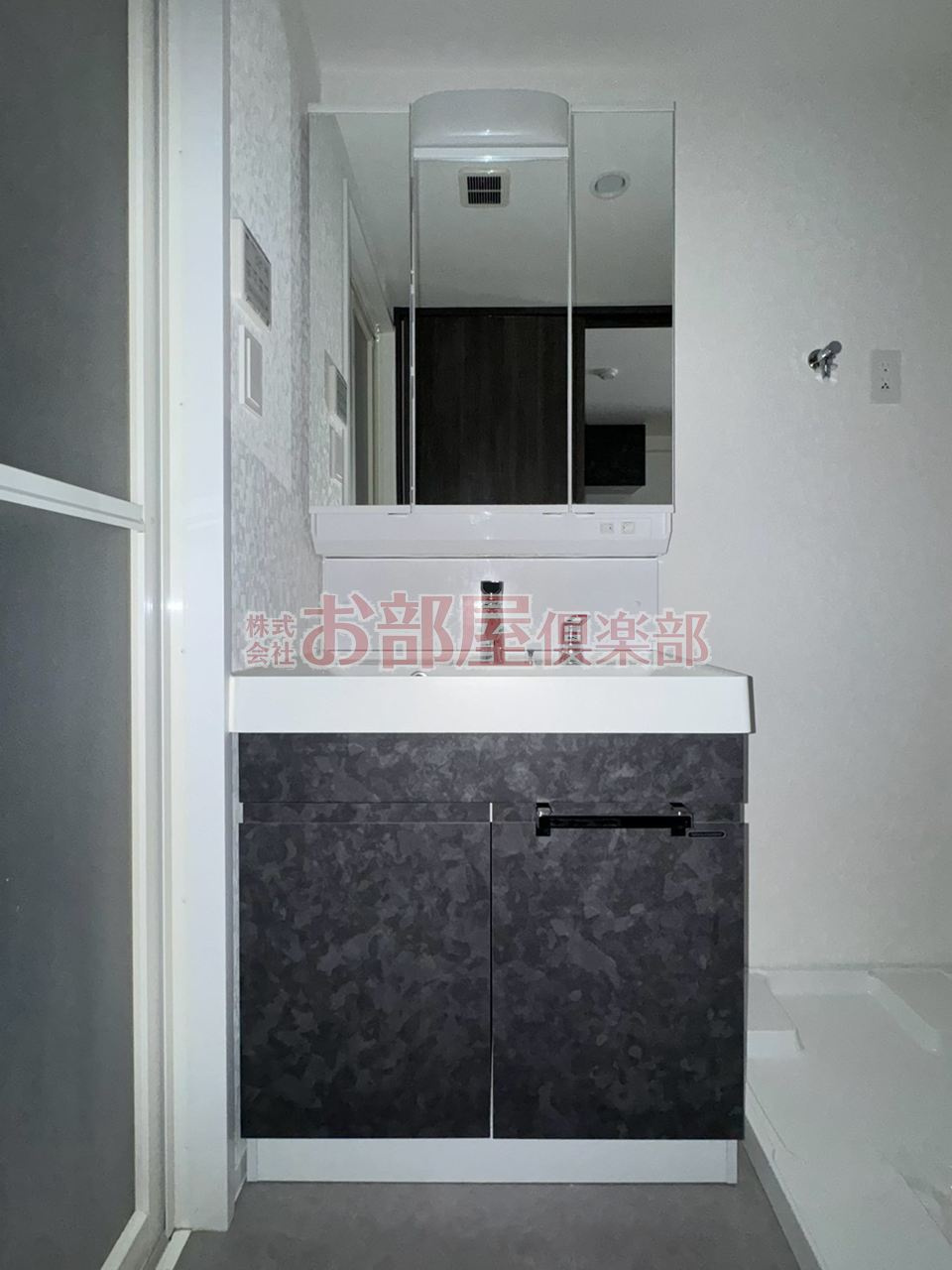 S-RESIDENCE六ツ門abreastⅡの洗面所|脱衣スペースもあります