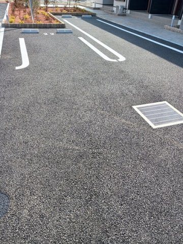 マークウエストＦ　Ⅲの駐車場|カースペースがあります