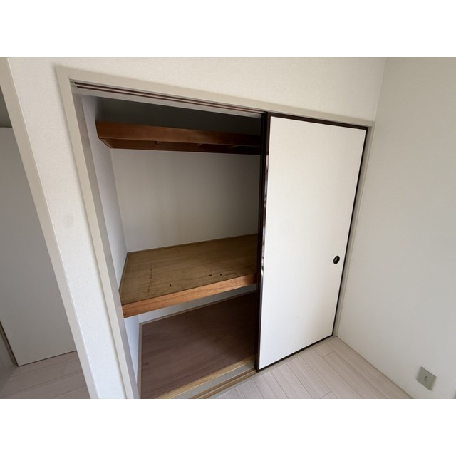 リブレス小林北戸建の内装|明るい室内です