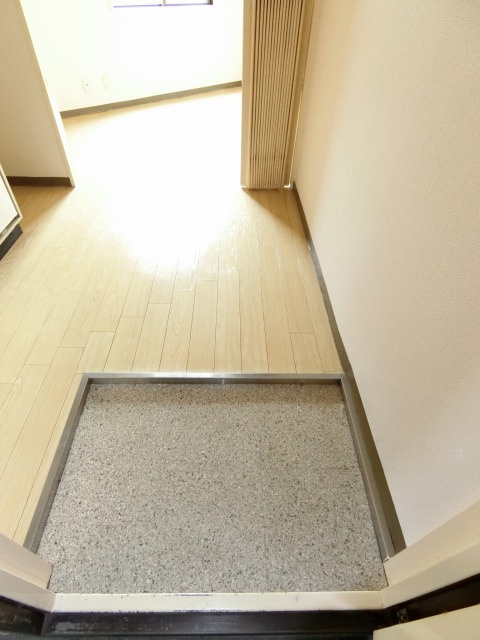 サンプラザ京橋の玄関|(参考)同マンション他部屋の写真