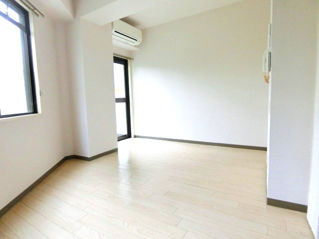 サンプラザ京橋の居間・リビング|(参考)同マンション他部屋の写真