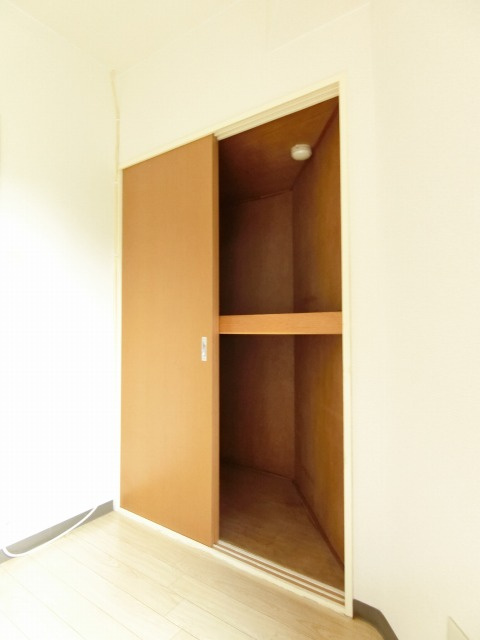 サンプラザ京橋の収納|(参考)同マンション他部屋の写真