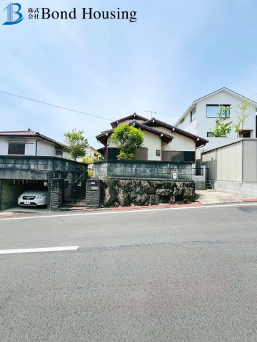 「敷地80坪以上」「車2台駐車可」大久保町高丘1丁目　築44年の駐車場