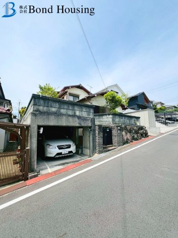 「敷地80坪以上」「車2台駐車可」大久保町高丘1丁目　築44年の前面道路含む現地写真