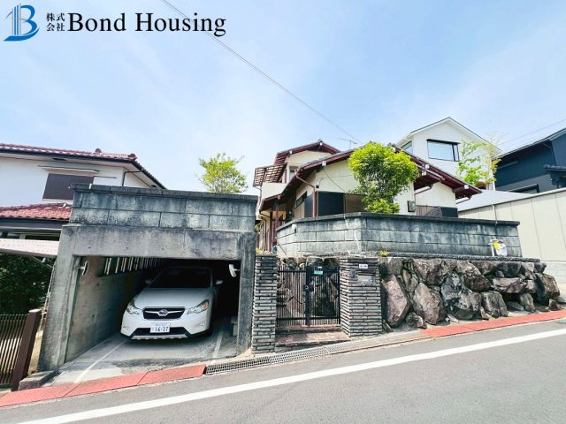 「敷地80坪以上」「車2台駐車可」大久保町高丘1丁目　築44年の前面道路含む現地写真