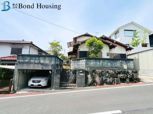 「敷地80坪以上」「車2台駐車可」大久保町高丘1丁目　築44年の前面道路含む現地写真