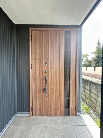 壬生町大師町　中古住宅の玄関