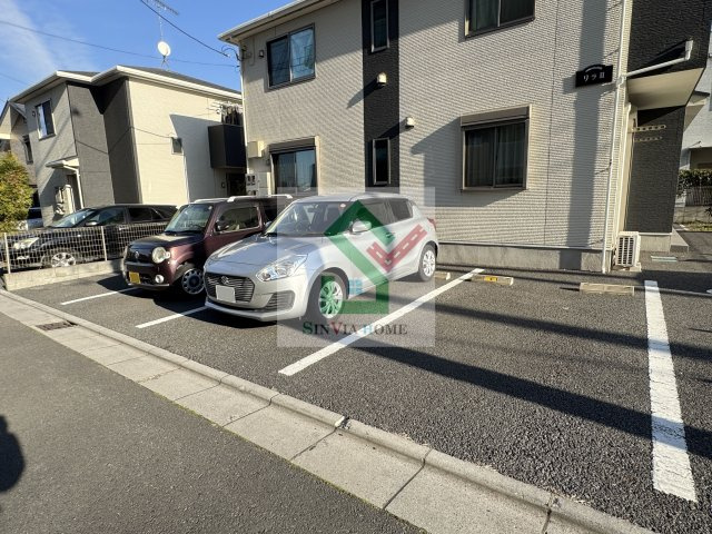 リラ2の駐車場