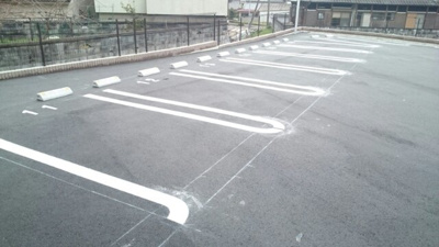 【駐車場】 | ヴェルデⅠ | 駐車場に車を止められます