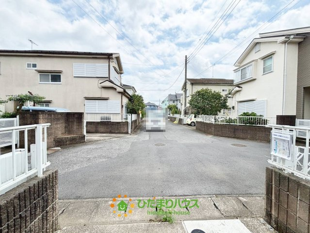 古河市大山１期　中古一戸建ての前面道路含む現地写真