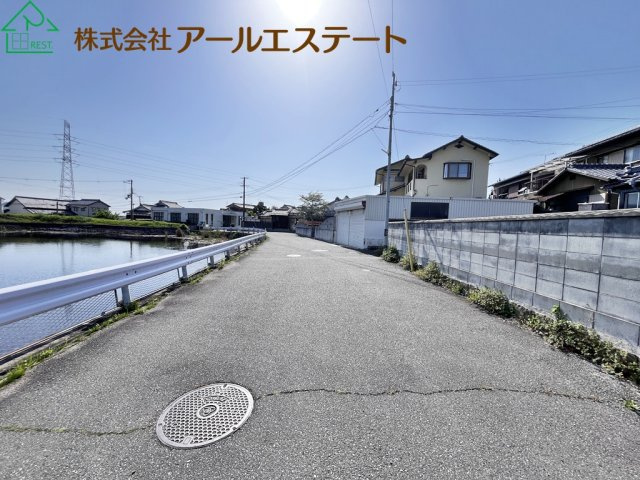 姫路市飾東町豊国　中古戸建の前面道路含む現地写真